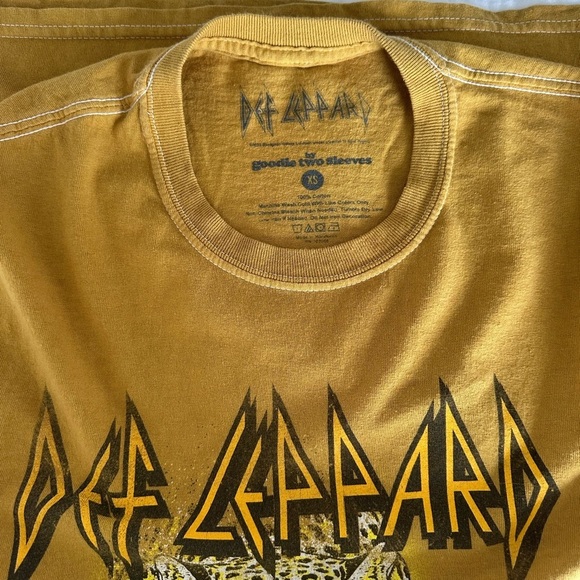 Def Leppard Oversized Grunge Band Tee T-Shirt in Mustard Yellow, Size XS - Picture 3 of 8